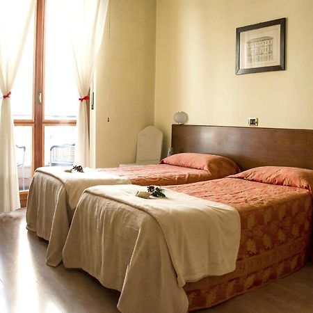Domus Hotel Alessandria Exterior foto